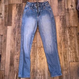 Hollister Ultra High Rise Mom Jeans